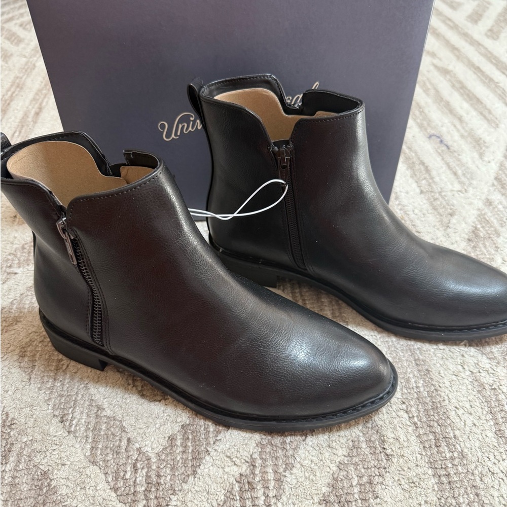 Universal Thread black Ankle Booties